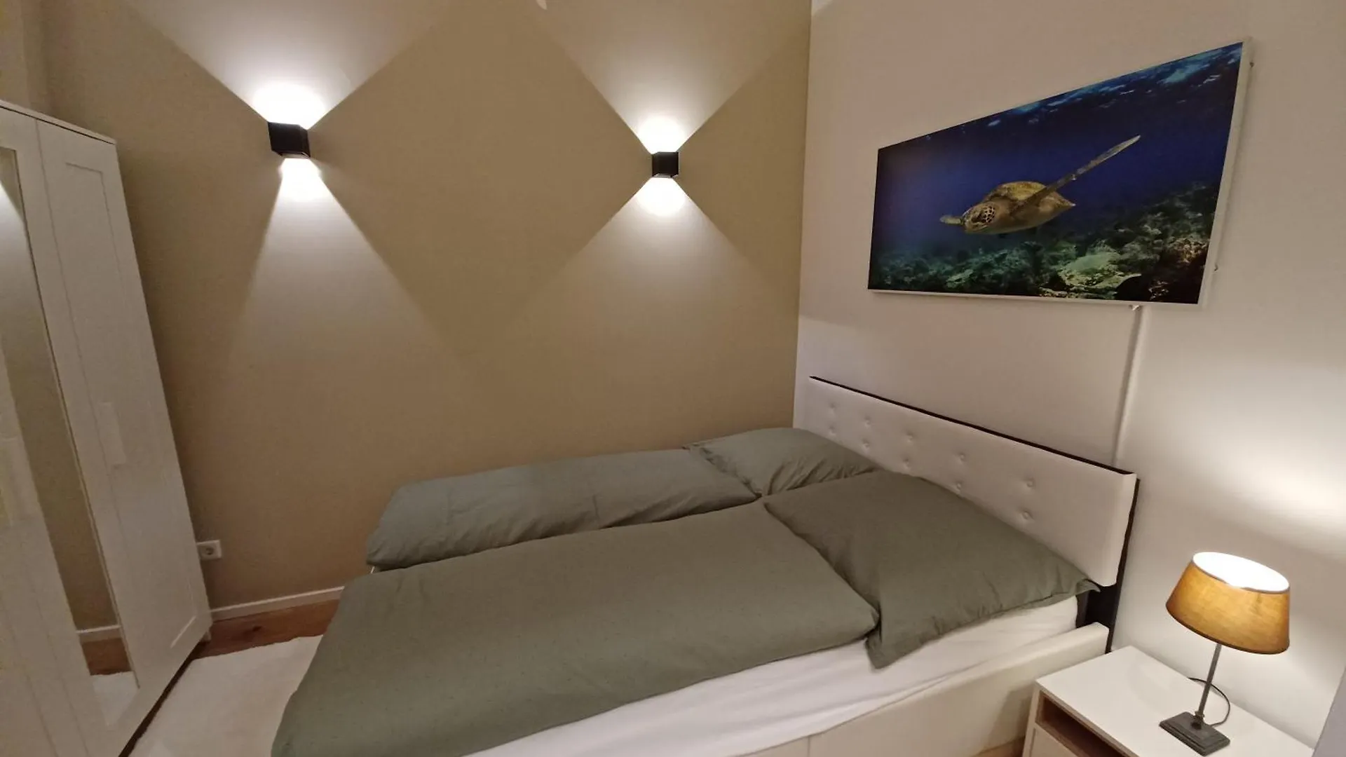 Ferienwohnung Berlin Mitte ile iletişim